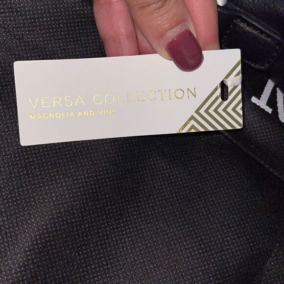 Magnolia and Vine Versa Collection Bag. Size Medium Black Leather flowers Magnet - Picture 4 of 10